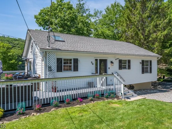 38 Oneida Ave, Hopatcong Boro, NJ 07843