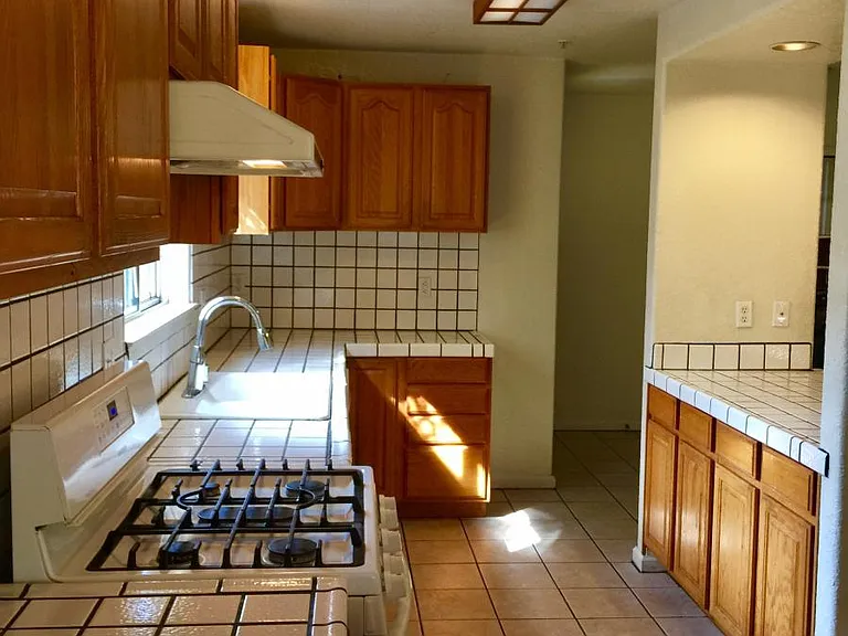 743 Adams St — Photo 10