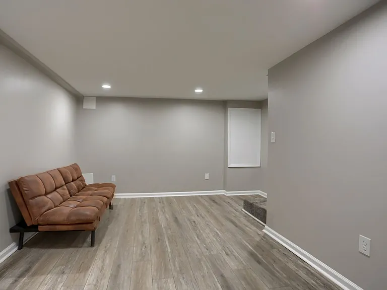 1207 Anglesea St — Photo 18