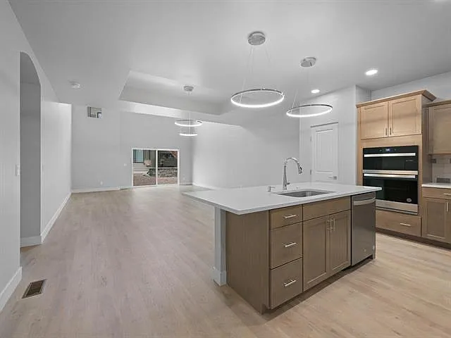 392 W Ridges Blvd #B — Photo 10