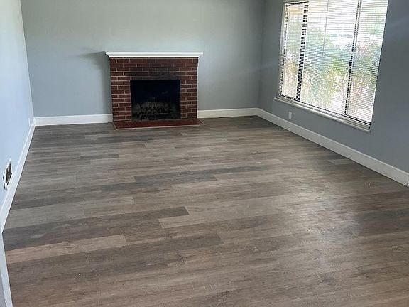 3rd image of 2658 Telegraph Ave