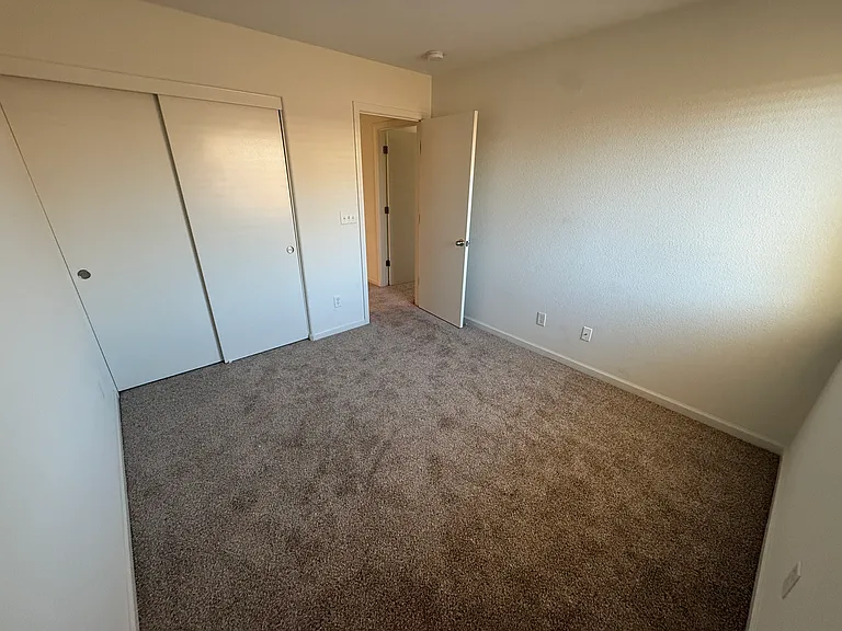 1572 Minories Dr — Photo 9