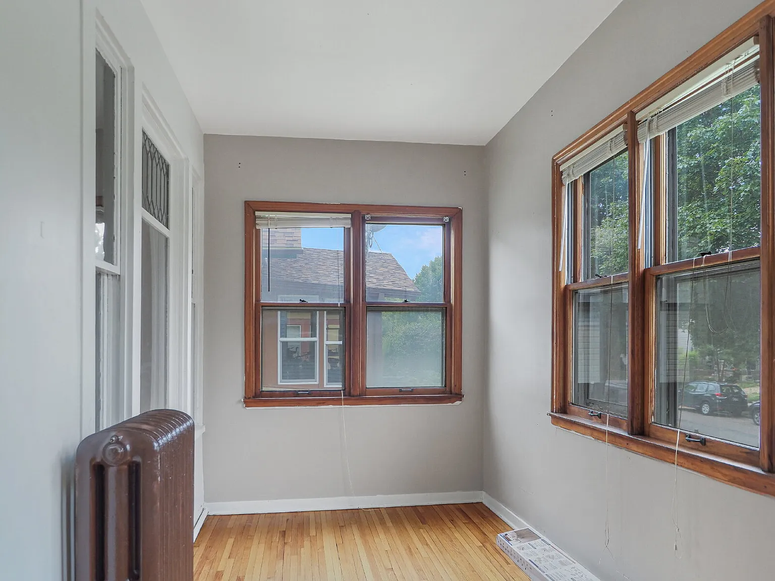 3 bed, 2.0 bath, 1600 sqft, $2,200 — Photo 2