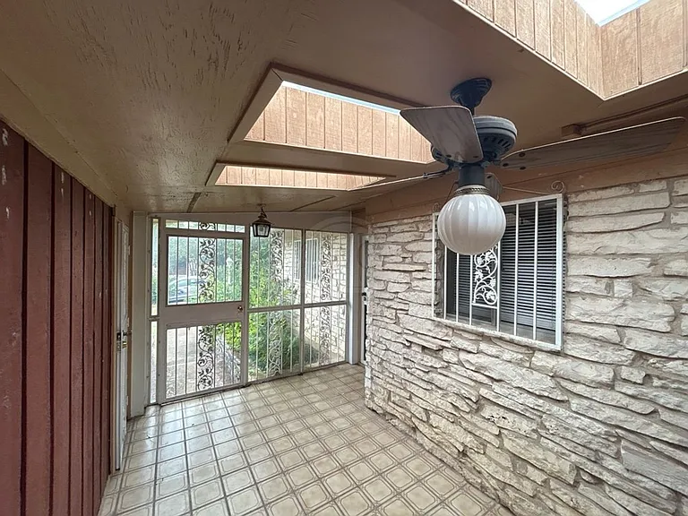 1814 Crestridge Dr — Photo 21