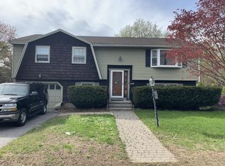 32 Cross St, Reading, MA 01867