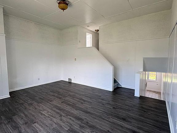 3rd image of 1402 Cosgrove St