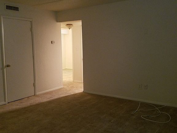 5th image of 445 Appleyard Dr #3