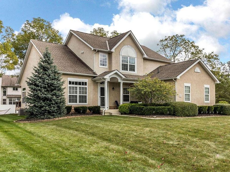 1st image of 682 Collingwood Dr