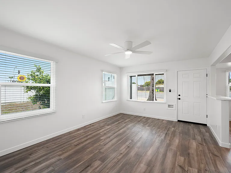 6378 Streamview Dr — Photo 3