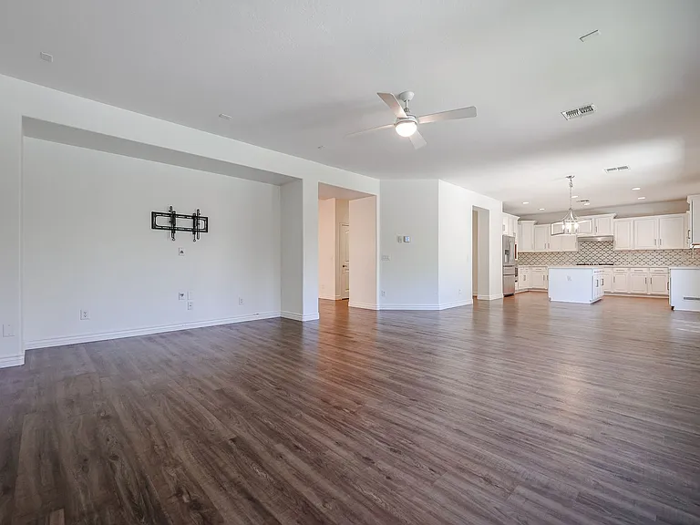 2744 E Donato Dr — Photo 14