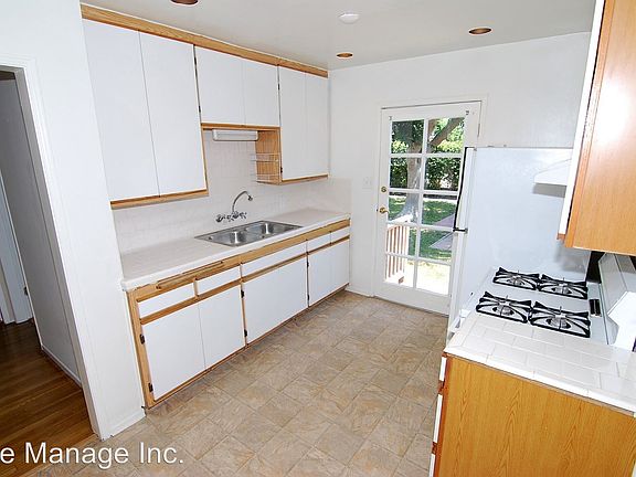 5th image of 4732 Gundry Ave