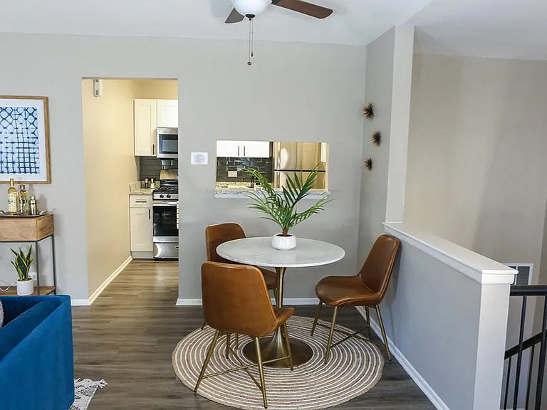 Arlington Club Apartments — Photo 22