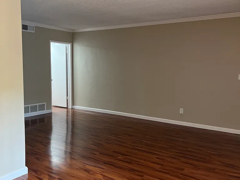 244 S El Molino Ave — Photo 12