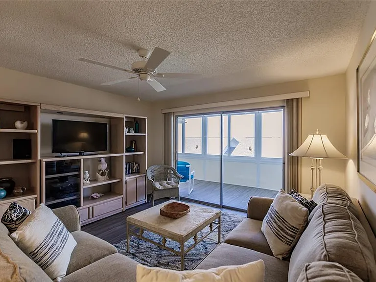1055 W Peppertree Dr #302AA — Photo 6
