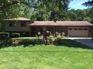 5229 Greenfield Rd, Brighton, MI 48114