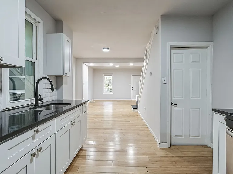 5328 Glenmore Ave — Photo 5