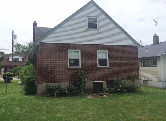 3rd image of 2122 Quatman Ave