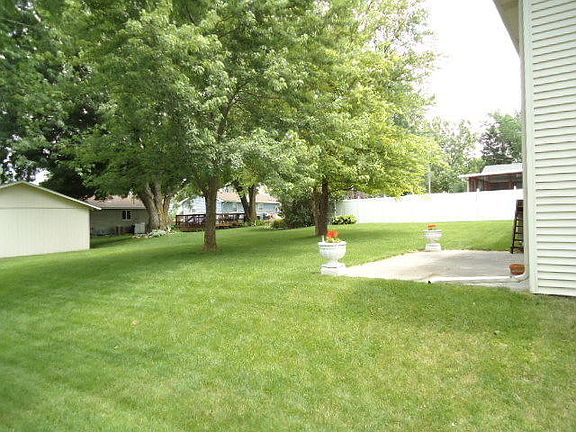 4th image of 908 S Scenic Dr