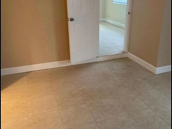 5th image of 602 Center Ln