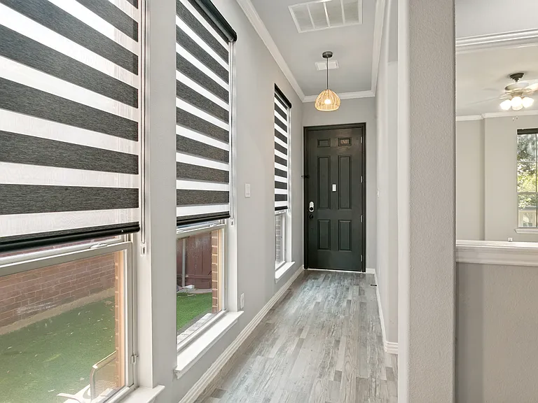 2450 Sunderland Ln — Photo 3