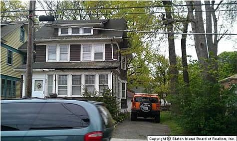 3rd image of 936 Forest Ave