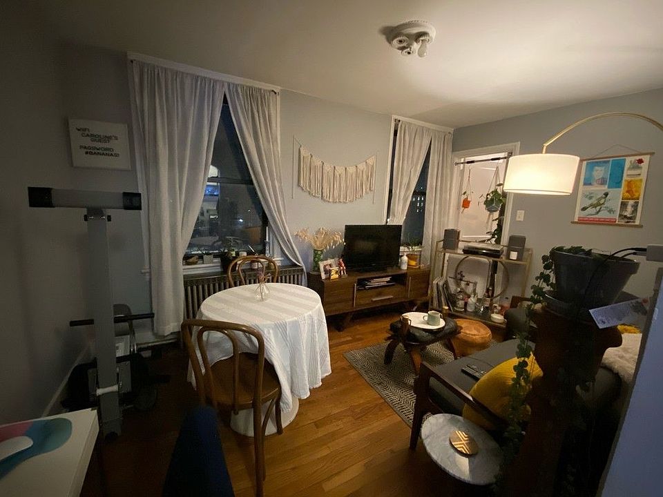 2nd image of 112 Franklin St APT 4F