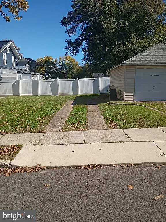 2 bed, 1.0 bath, 1696 sqft, $1,850 — Photo 3
