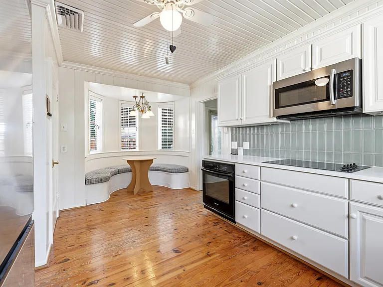 8561 Strathmore Dr — Photo 23