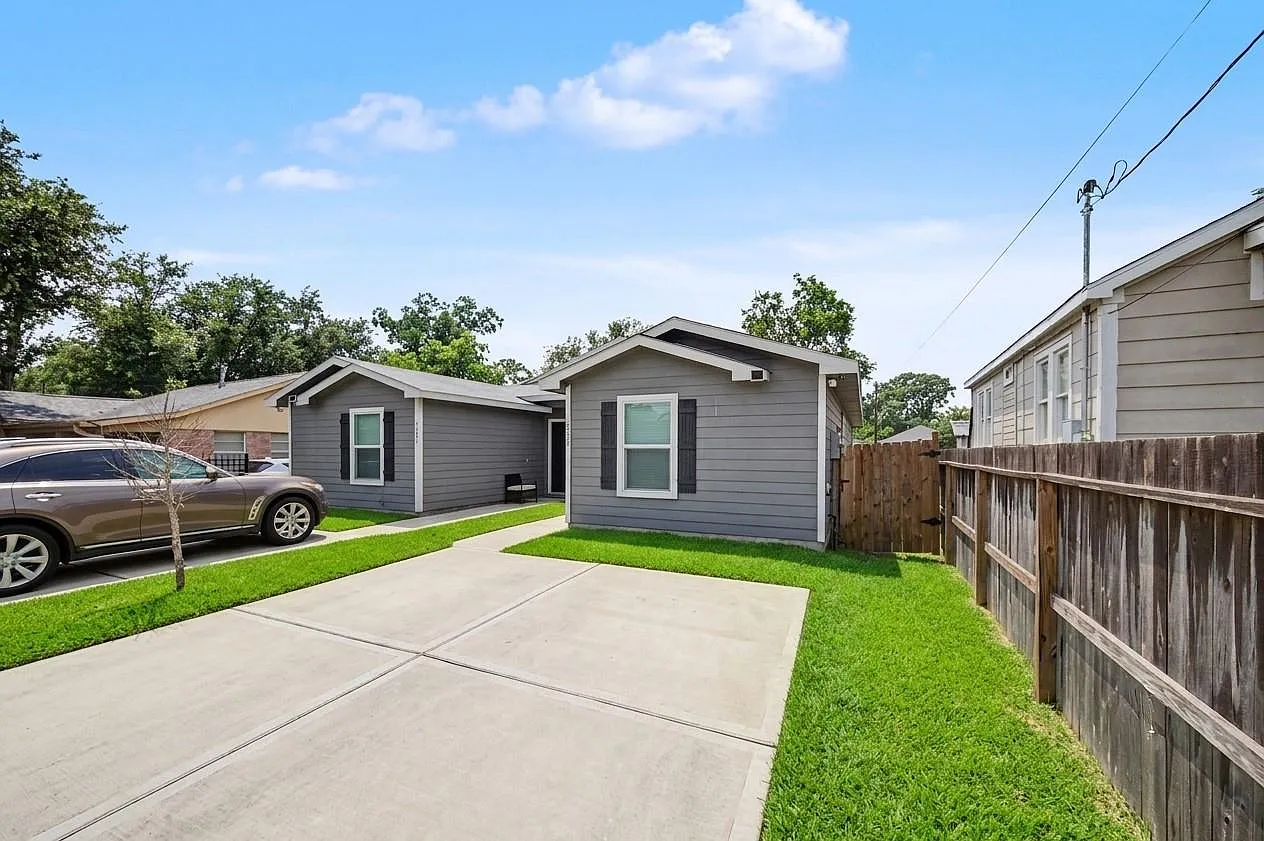 3 bed, 2.0 bath, 982 sqft, $1,650 — Photo 1