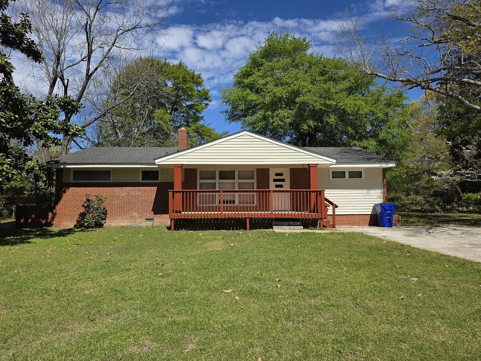 3 bed, 2.5 bath, 1758 sqft, $1,900 — Photo 2