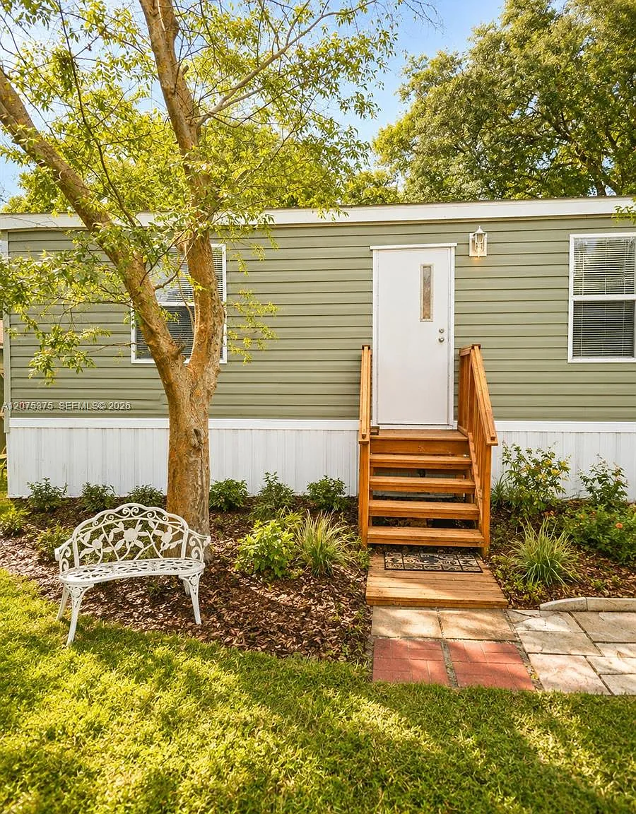 3 bed, 2.0 bath, 1152 sqft, $1,850 — Photo 2