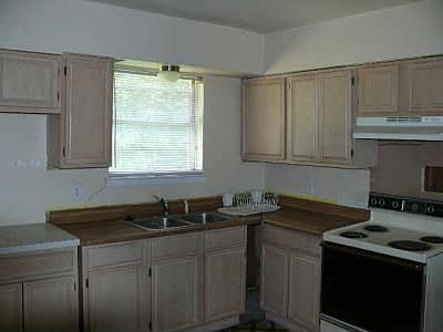 5th image of 13984 Dennis Ln