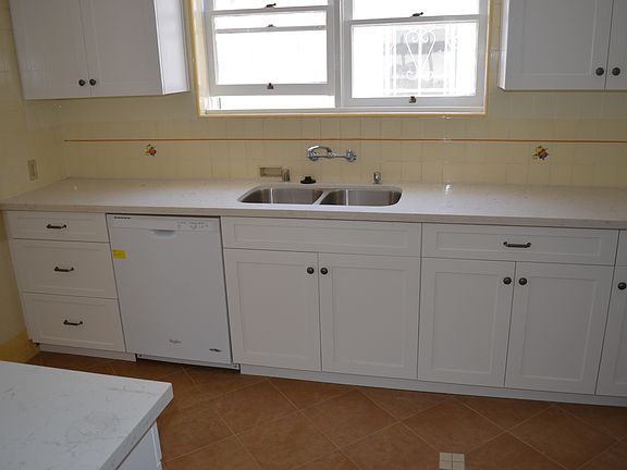 3rd image of 157 N Alta Vista Blvd