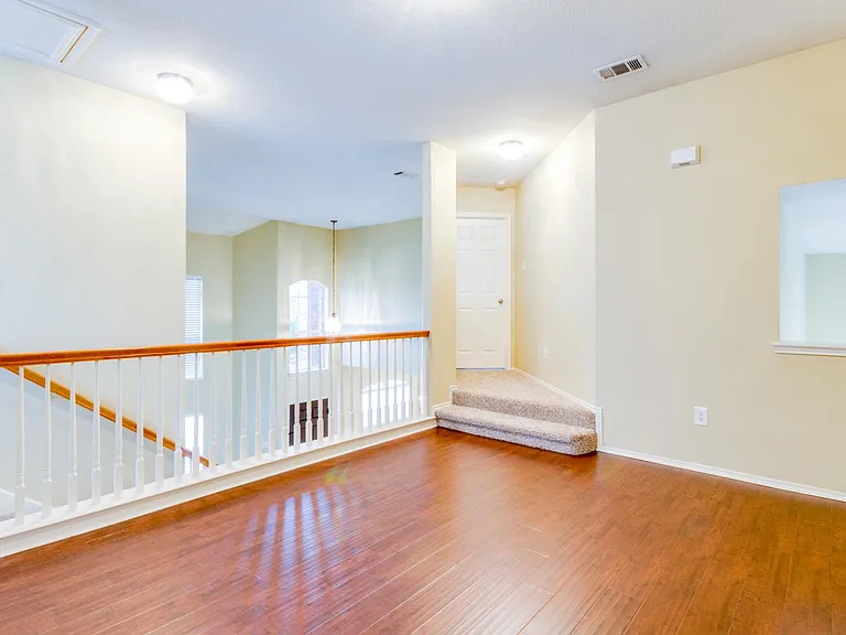 409 Knoll Park Ct — Photo 10