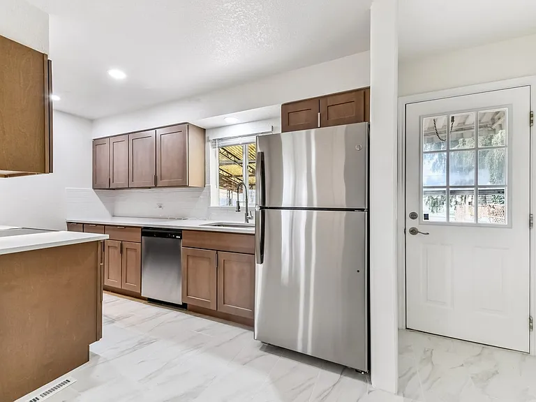 1325 Lansing St — Photo 5