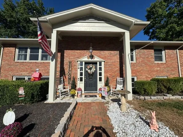 374 Clearwater Dr, Kingsport, TN 37664