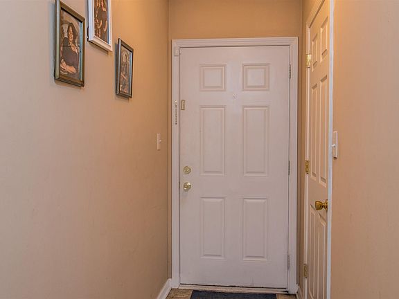 3rd image of 225 Philmont Dr