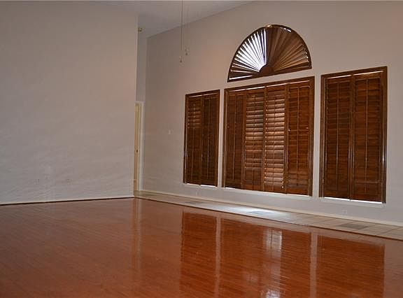 5th image of 2343 Highbank Dr