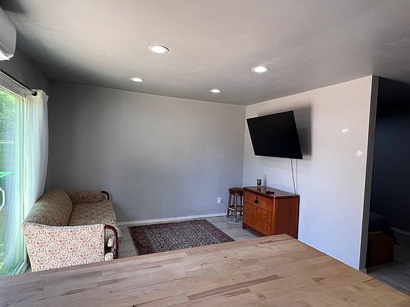 2nd image of 1517 Sierra Ln