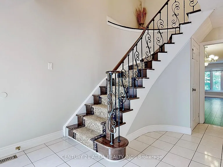92 Jaffray Rd #UPPER — Photo 11