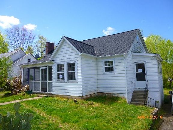 2nd image of 3705 SE Alpine Dr