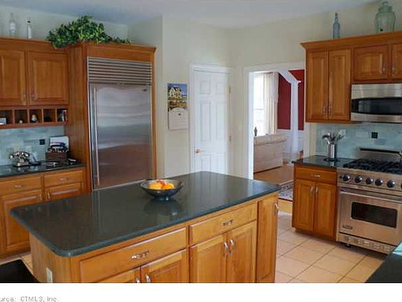 4th image of 76 Sweet Meadow Dr