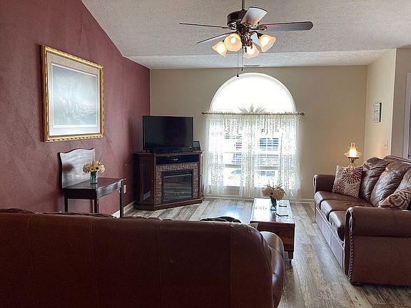 4th image of 205 Horseshoe Ct