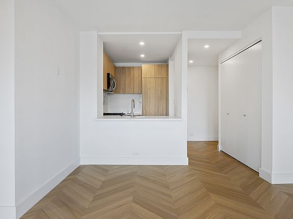 5th image of 600 Columbus Ave APT 10G