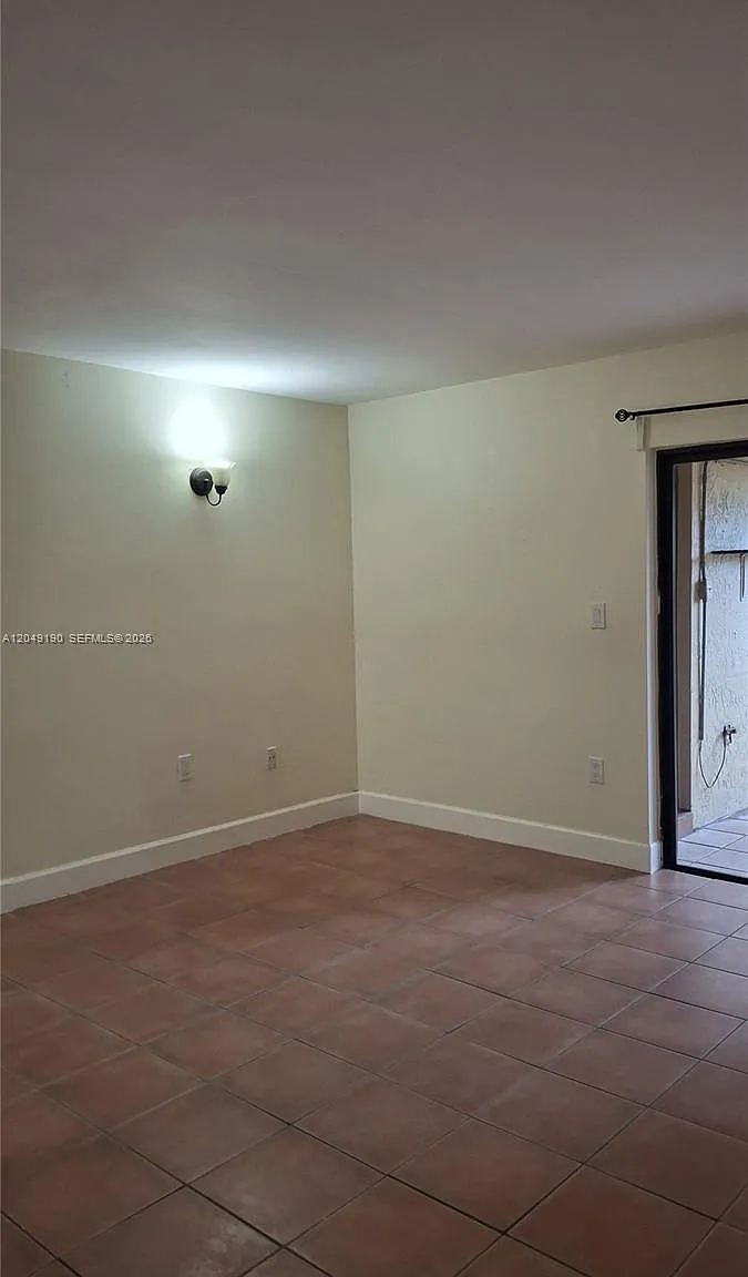 Kenland Pointe Condo Iv — Photo 4