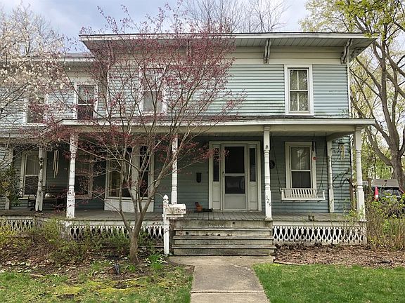 3rd image of 324 E Lake St