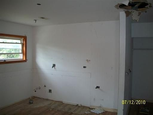 4th image of 1118 S Whipple St