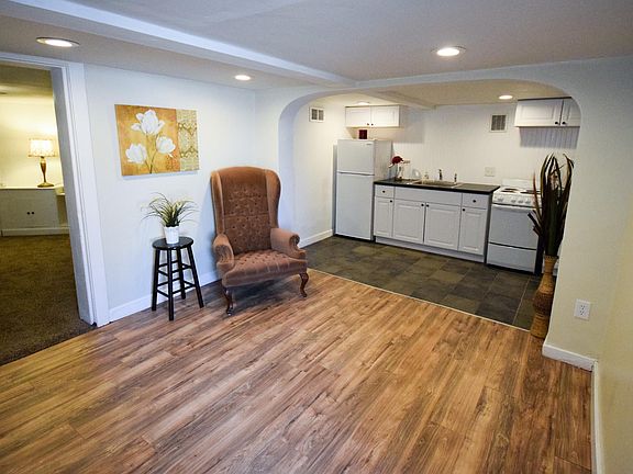3rd image of 760 E 100 S APT 8