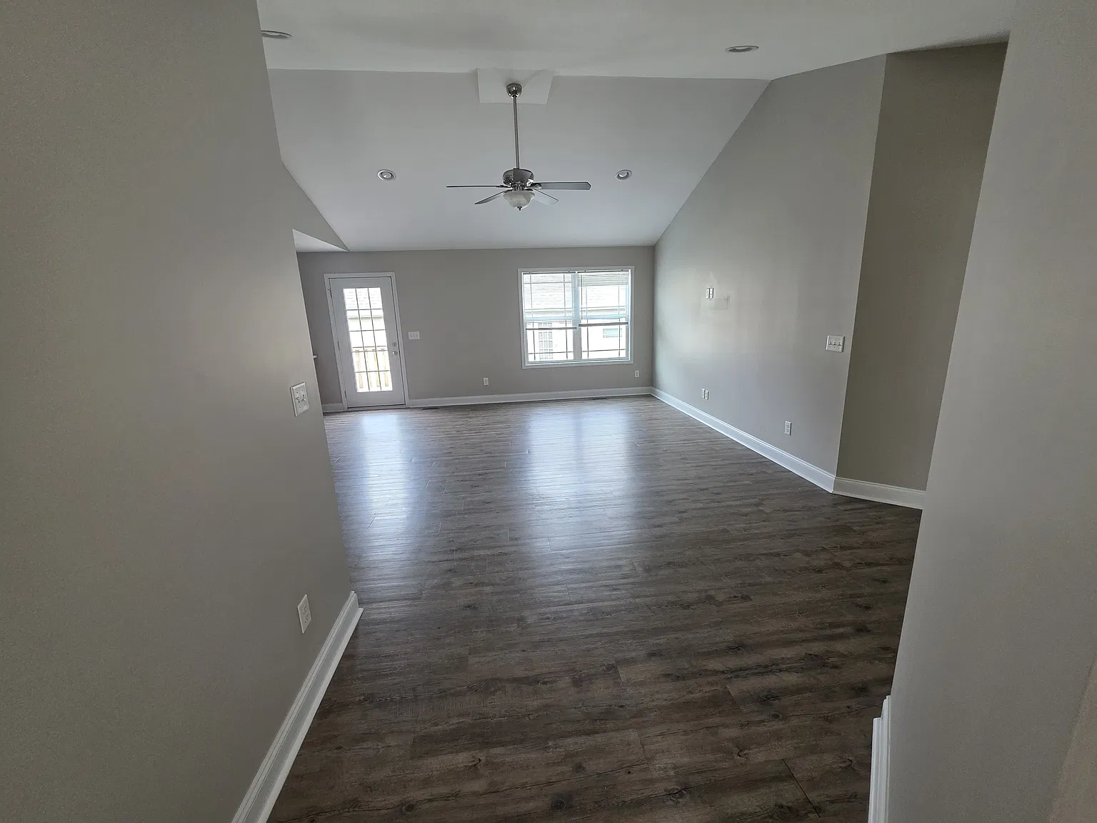 3 bed, 1442 sqft, $1,875 — Photo 2