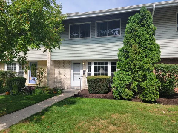 806 Birch Tree Ln #806, Michigan City, IN 46360